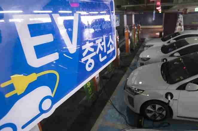 Compact, Eco-friendly Cars Increasingly Popular as Oil Prices Remain High 2 Compact, Eco-friendly Cars Increasingly Popular as Oil Prices Remain High