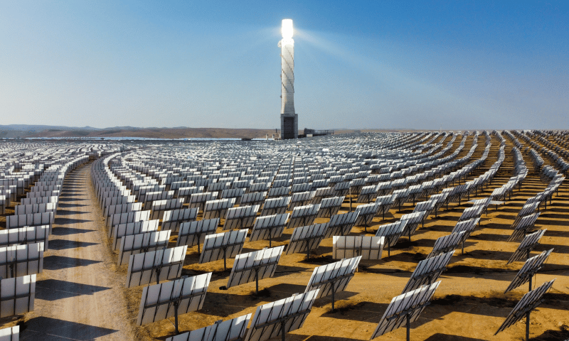 Solar Power Tower: Use Molten Salt as an Energy Storage System