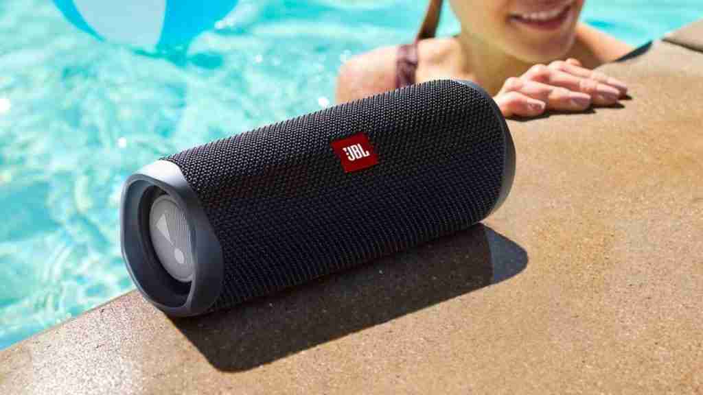 The best cheap tech gifts under $100 to give for the holidays