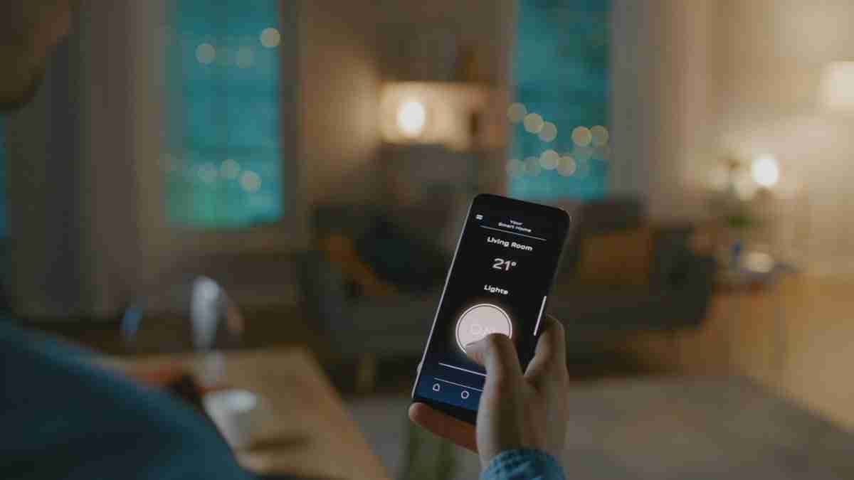 CONSUMER REPORTS: Use smart lightbulbs or smart plugs?