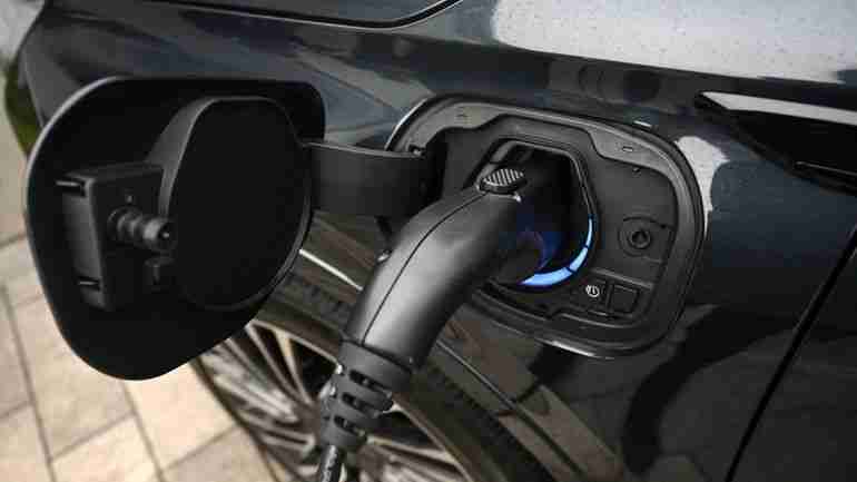 Going green with solar panels or EV chargers? North Hempstead will fast track permits 3 Going green with solar panels or EV chargers? North Hempstead will fast track permits