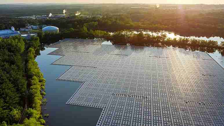 'Float-ovoltaics': How floating solar panels in reservoirs could revolutionise global power