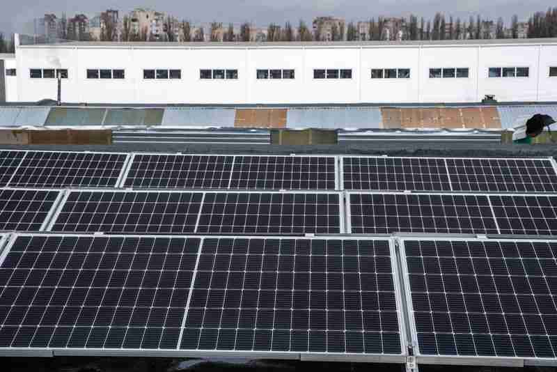 Canada Aims to Catch Up to US With Deficit-Swelling Green Bet