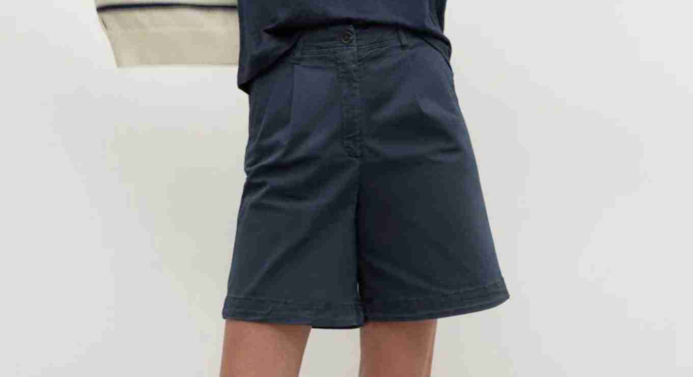 Ecoalf’s navy blue shorts that set trends among influencers