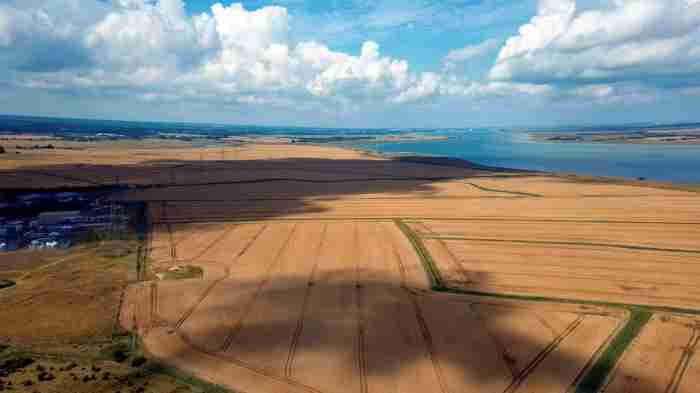 Work starts on UK’s largest solar plant 3 Work starts on UK’s largest solar plant