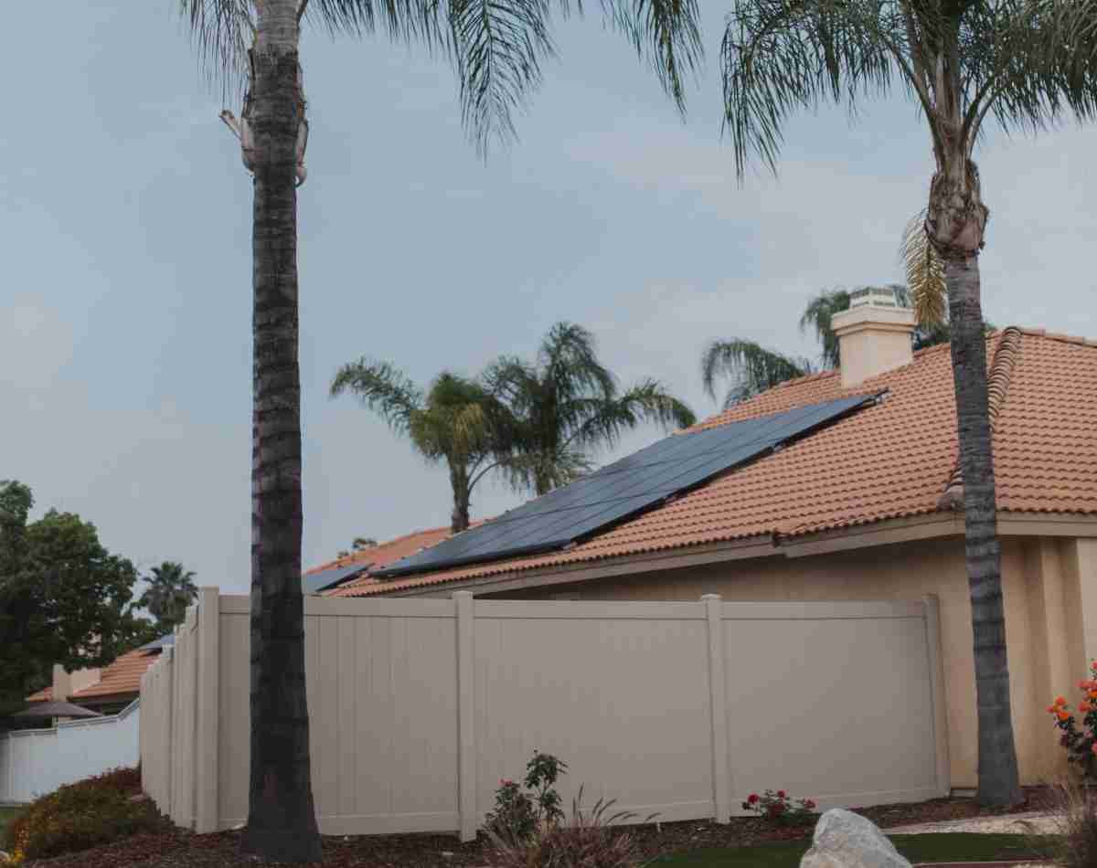 How to Keep Your Solar Panels Clean to Improve Their Performance 1 How to Keep Your Solar Panels Clean to Improve Their Performance