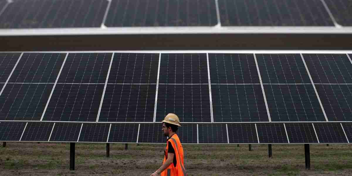 Analysts Say Solar Is Saving Texans From Widespread Power Outages Amid Extreme Heat 3 Analysts Say Solar Is Saving Texans From Widespread Power Outages Amid Extreme Heat