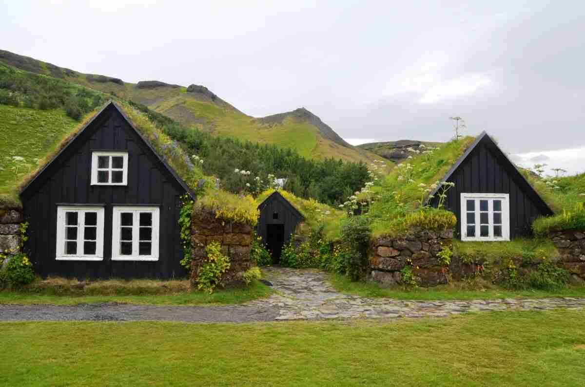 What is an Underground House? Innovative Design for Sustainable Living