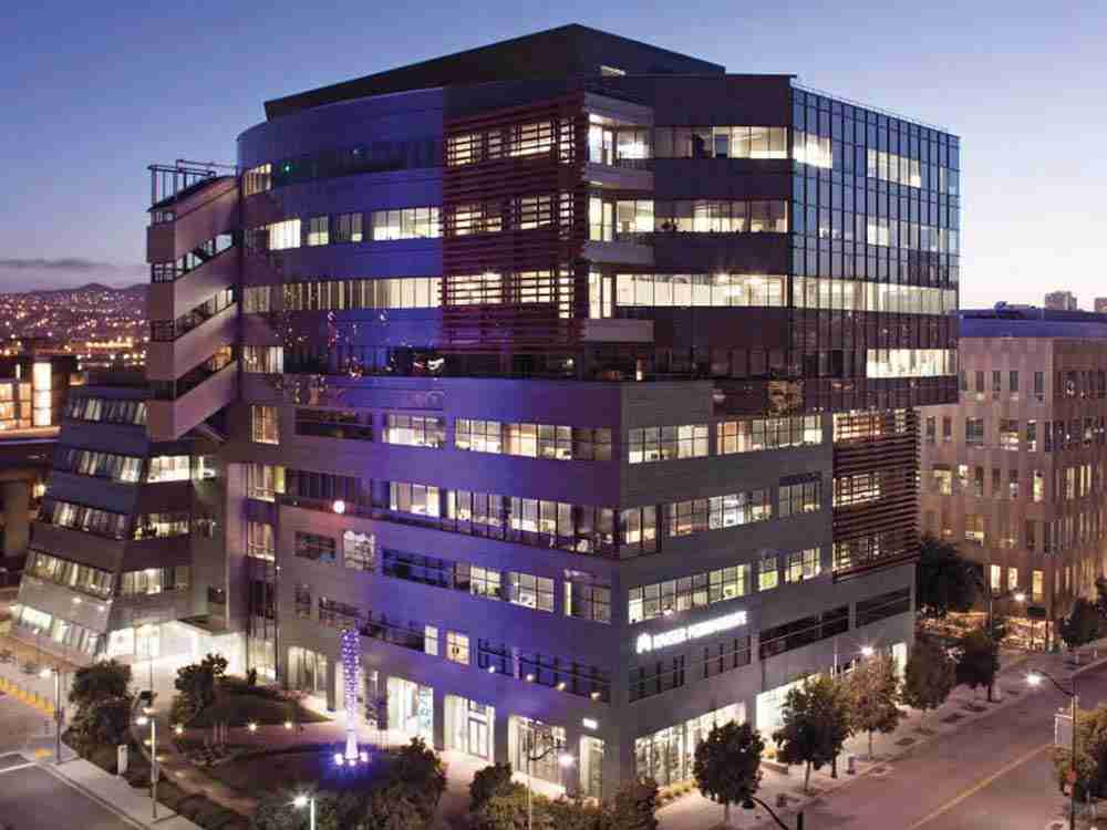 800 roller blinds contribute to Kaiser Permanente building’s green design goals