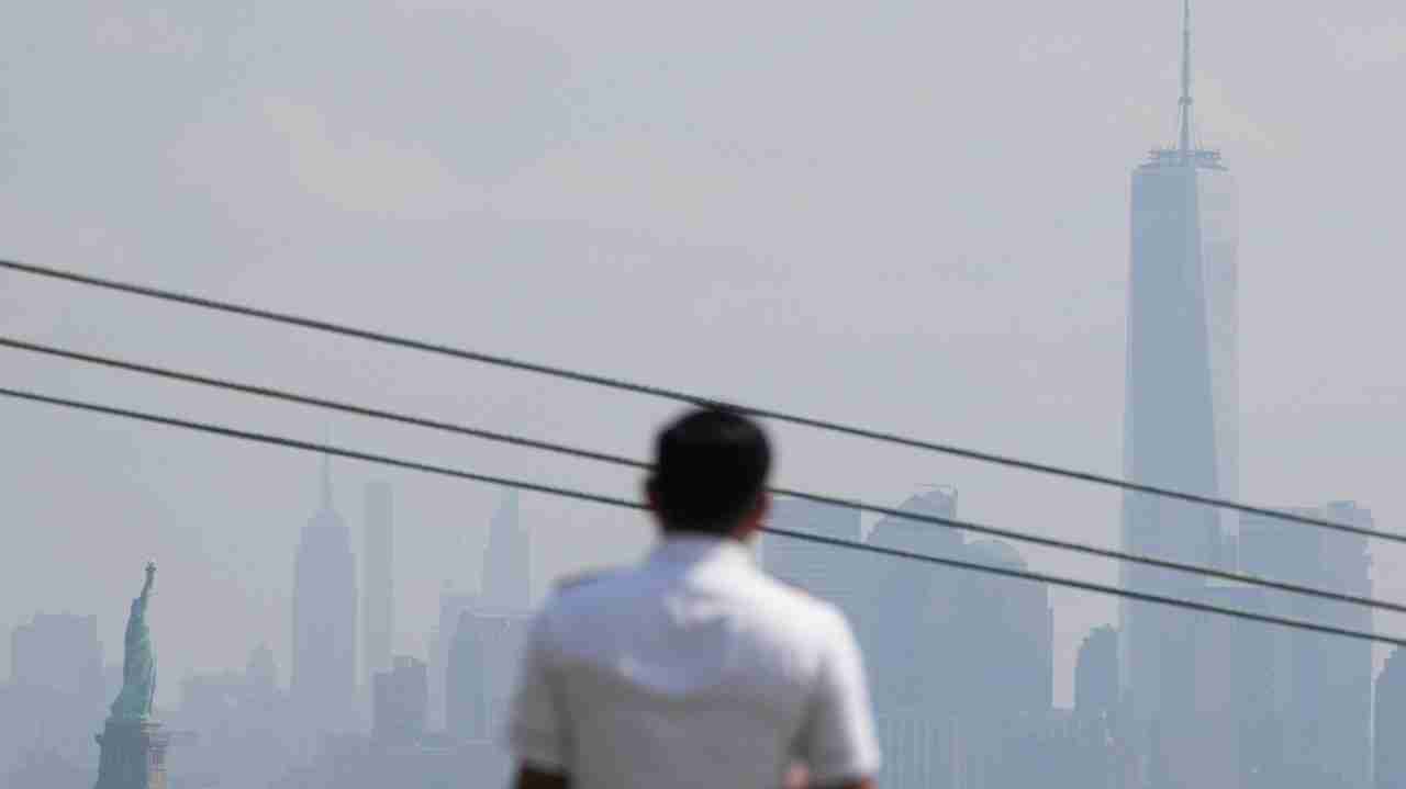 Can the global air pollution crisis lead to effective climate action?