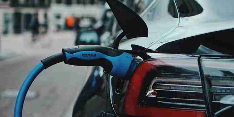 Hydrogen vs. Electric Cars: What is the Right Choice for Sustainable Transport?