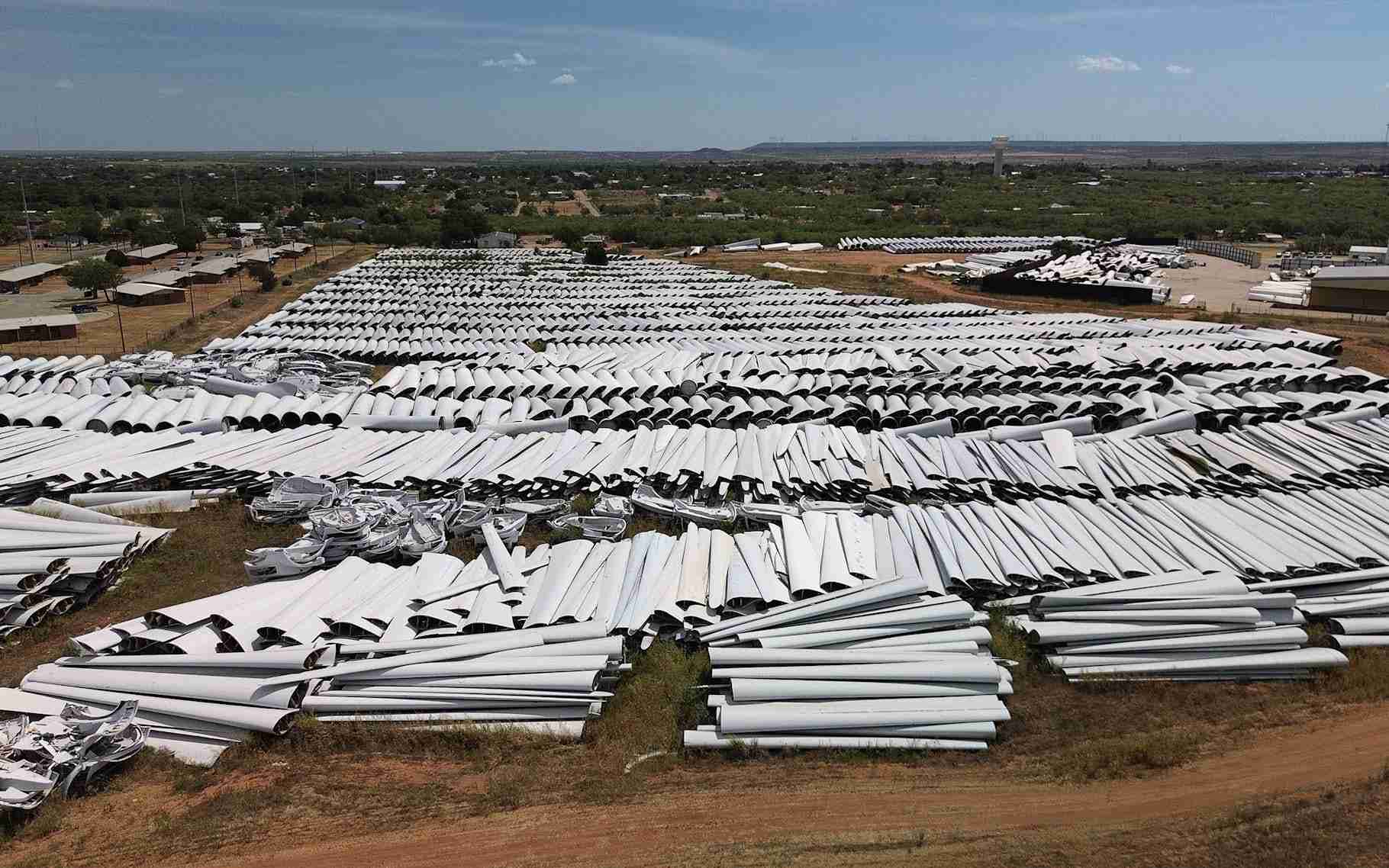 Thousands of Old Wind Turbine Blades Pile Up in West Texas