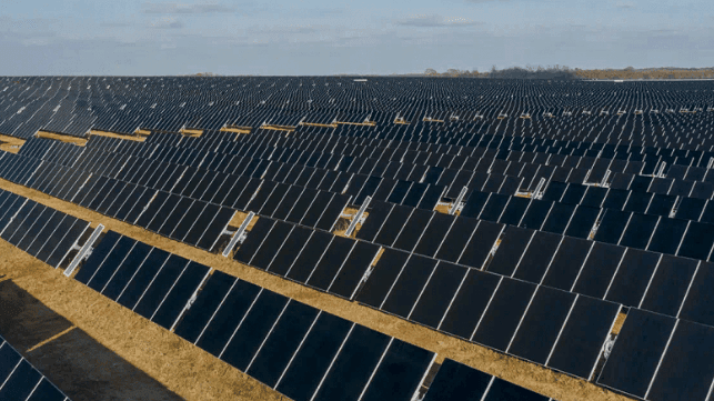 Offshore Wind Giant Pulls Back in US, Invests in Solar Farms Overseas 1 Offshore Wind Giant Pulls Back in US, Invests in Solar Farms Overseas