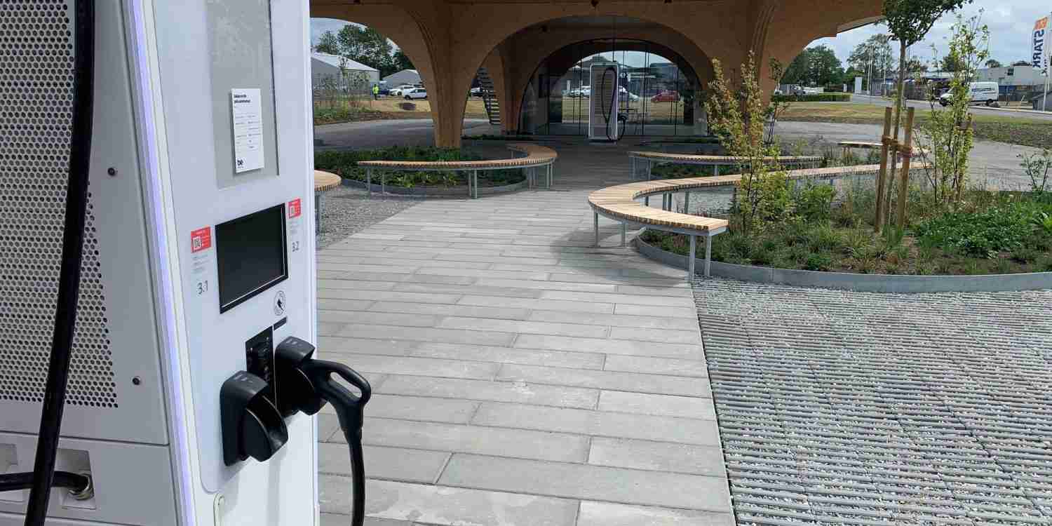This EV fast charging station tells you when its power is at its cheapest and greenest 5 This EV fast charging station tells you when its power is at its cheapest and greenest