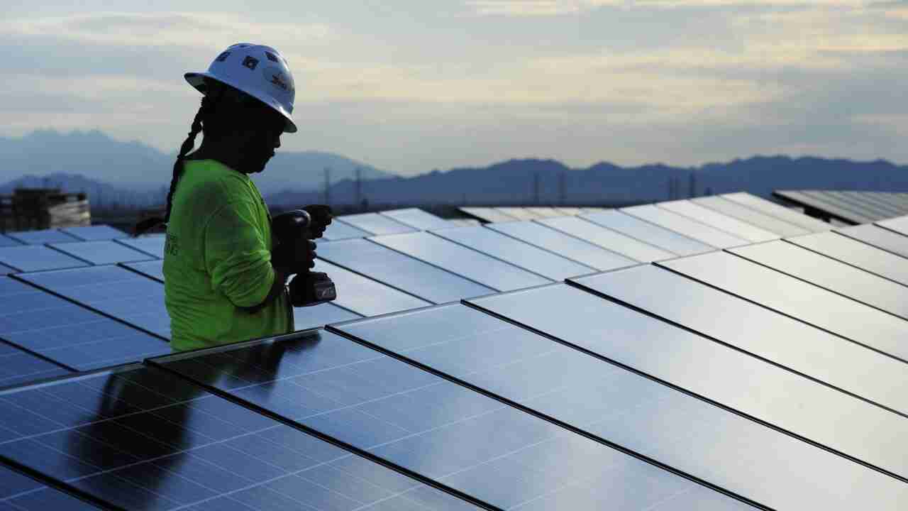 Arizona added 2,374 clean-energy jobs in 2022, near pre-pandemic levels 4 Arizona added 2,374 clean-energy jobs in 2022, near pre-pandemic levels