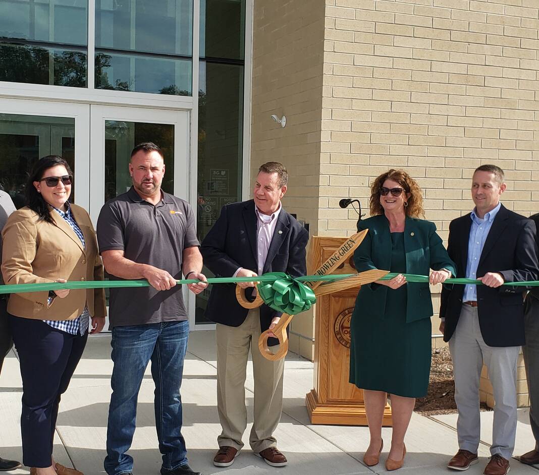 City building opens with ceremonial ribbon cutting
