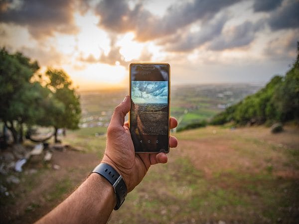 Green Tech in Cell Phones: Sustainable Practices and Eco-Friendly Materials