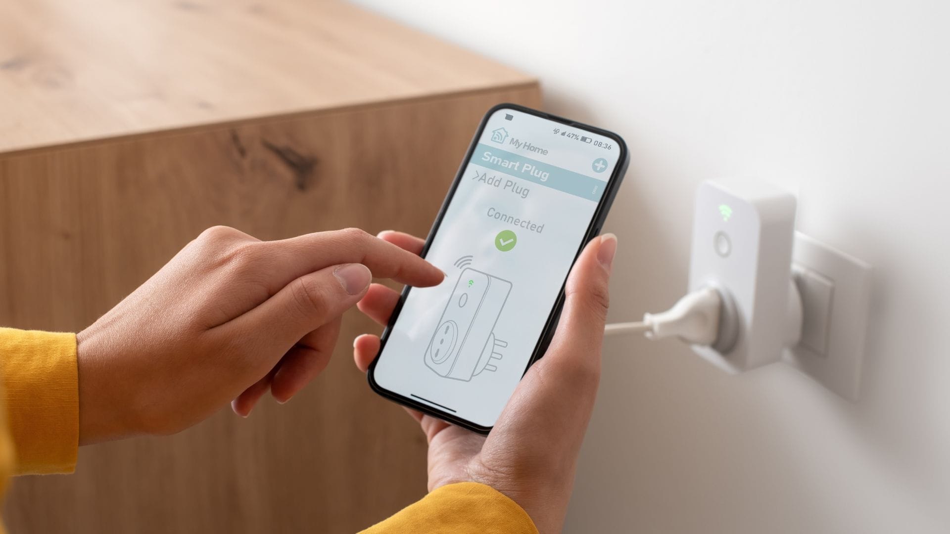 How to use a smart plug to automate your home for the holidays