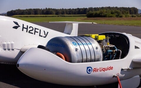 Using Hydrogen to Combat Climate Change and Rising Commercial Plane Costs