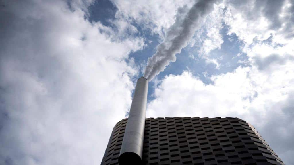 Embracing sustainable practices: The crucial role of building industry in emission reduction