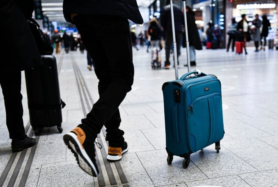 Train passengers in France can be paid to take parcel with them