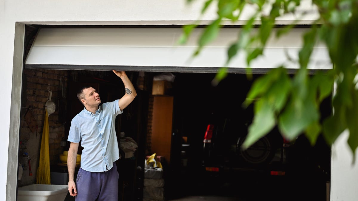 8 Tips to Protect Your Garage Door and Everything Inside Your Garage