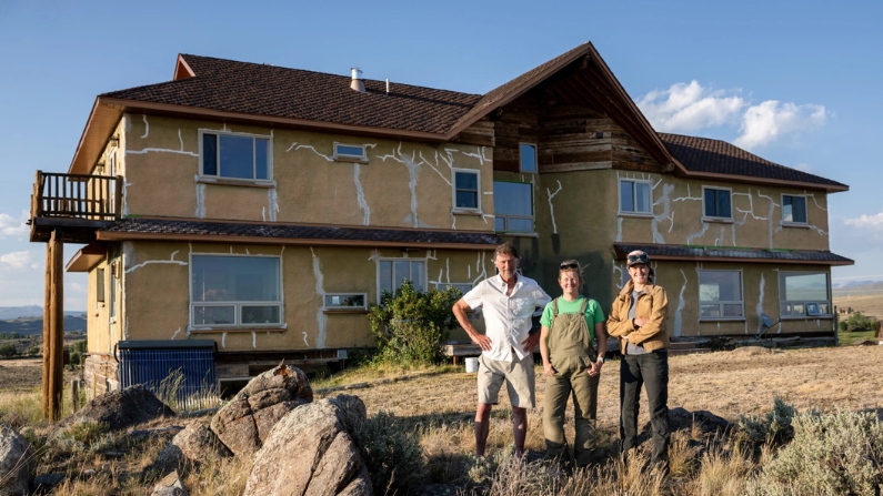 ‘This is a living house’: Homeowners replace fiberglass with straw bales