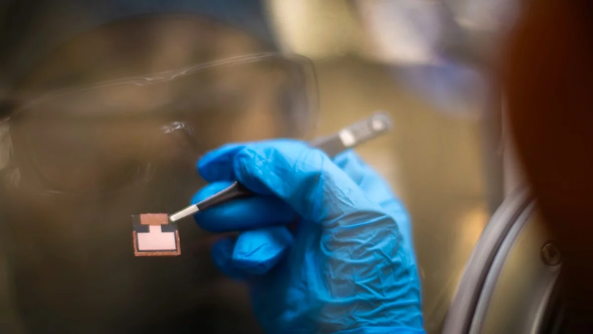 New Design Strategy for High-Performance, Long-Lasting Perovskite Solar Cells