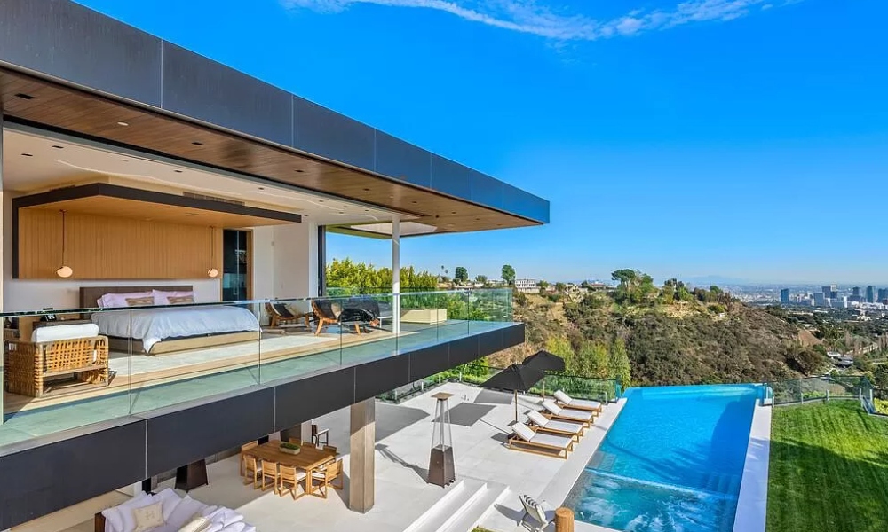 Colossal Sliding Glass Walls Substitute Doors in This Airy Smart Home