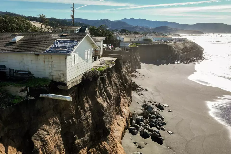 Rising tides could wipe out Pacifica, but residents can’t agree on how to respond