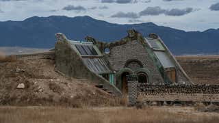 How To Hibernate: Get Off The Grid In An Earthship