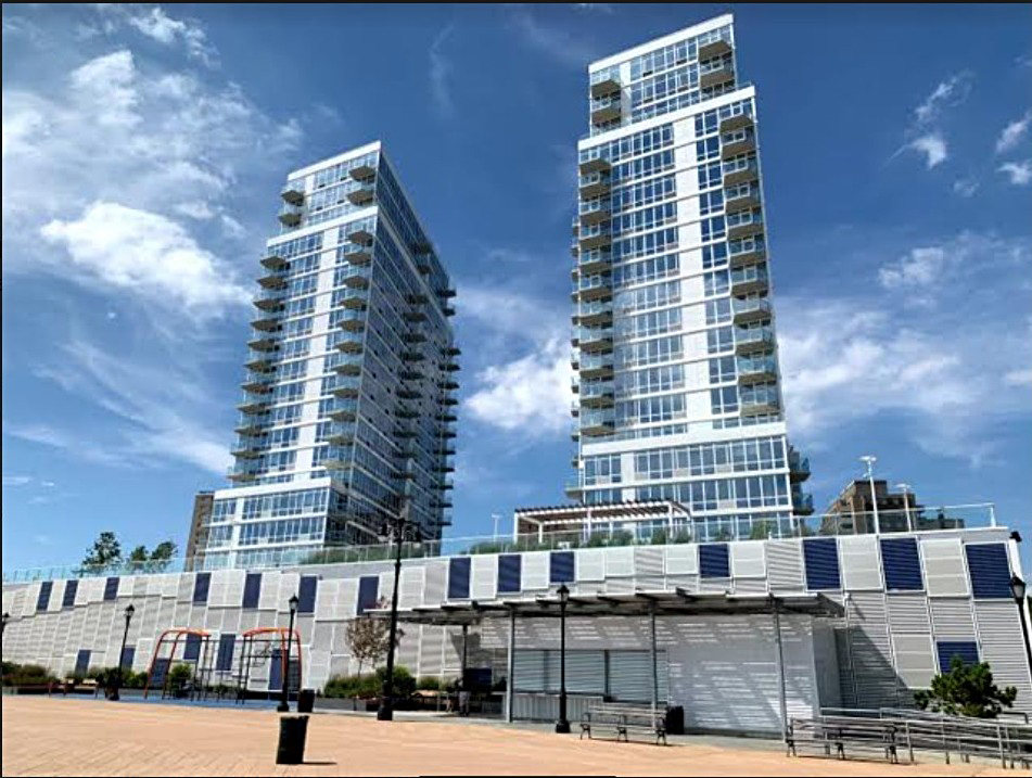 Forget global warming and rising NYC waters — New Yorkers still love living by the shore