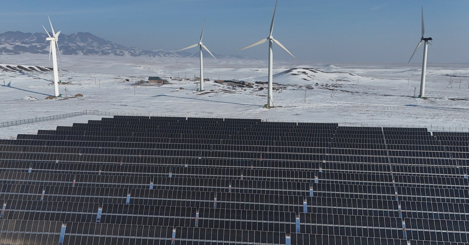 Renewable Energy News 3 Renewables and natural gas surge ahead of oil and coal: Russell
