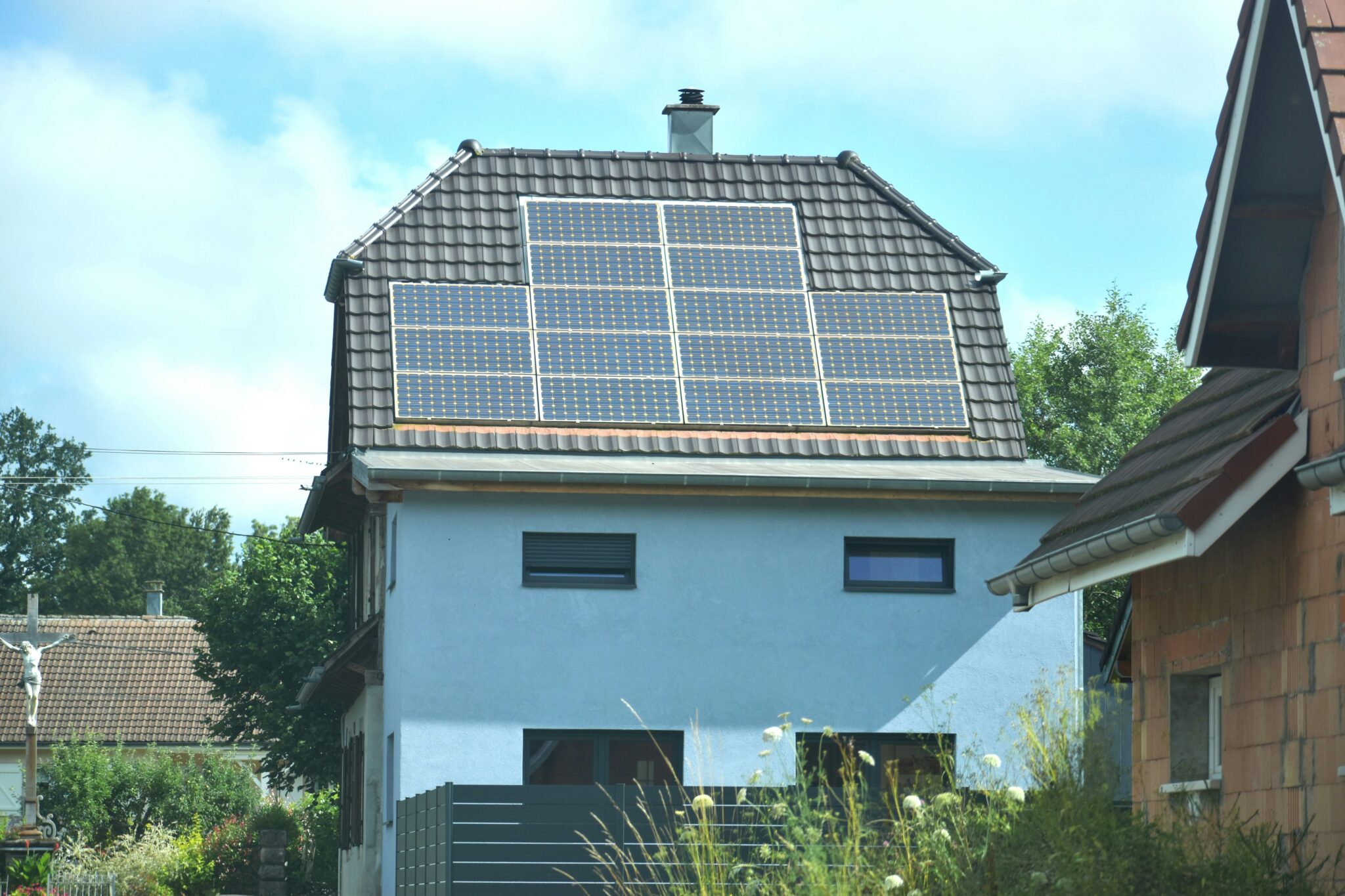Renewable Energy News 1 European CO2 Emissions keep Plummeting, as 47% of Electricity is Green