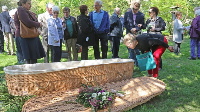 Eco Friendly News 1 Scrub Hub: What is a 'green' burial? (Hint, it involves decomposing into the earth)